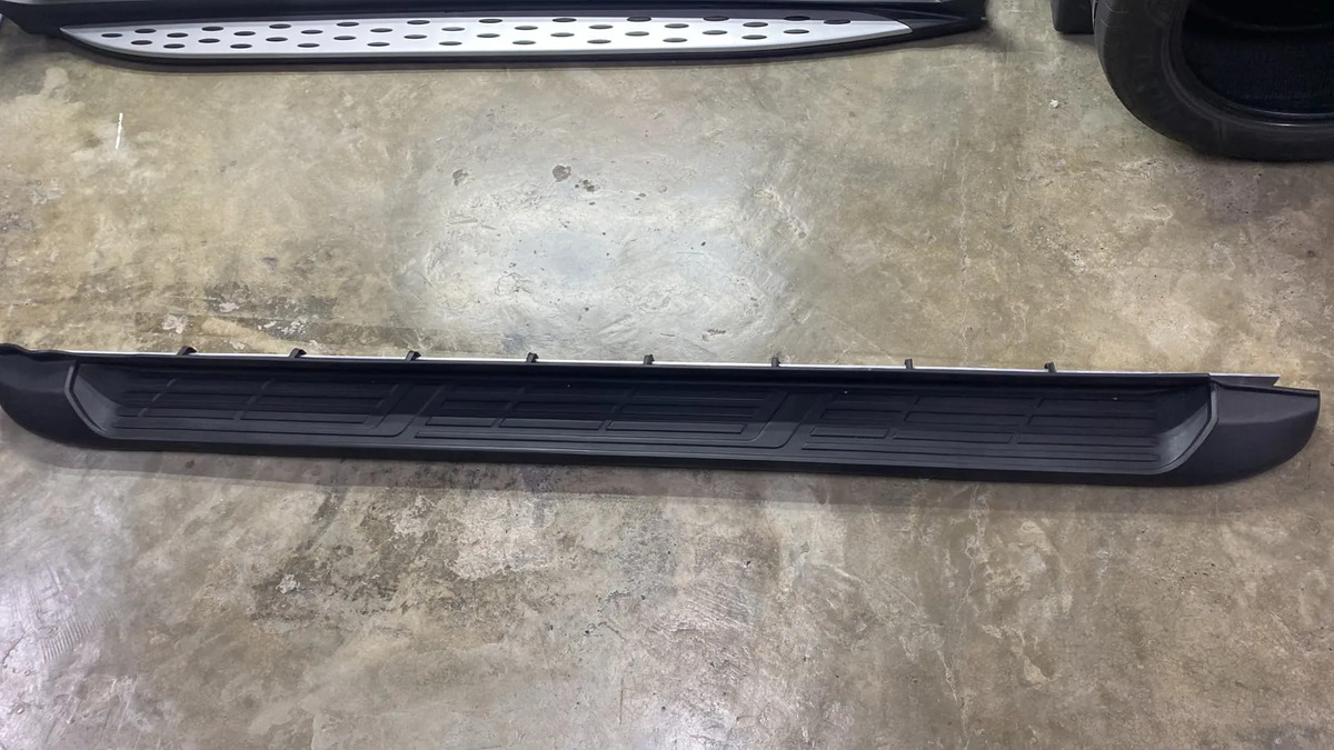 Toyota Hilux 2015 - 2020 Estribo Derecho Usado Generico