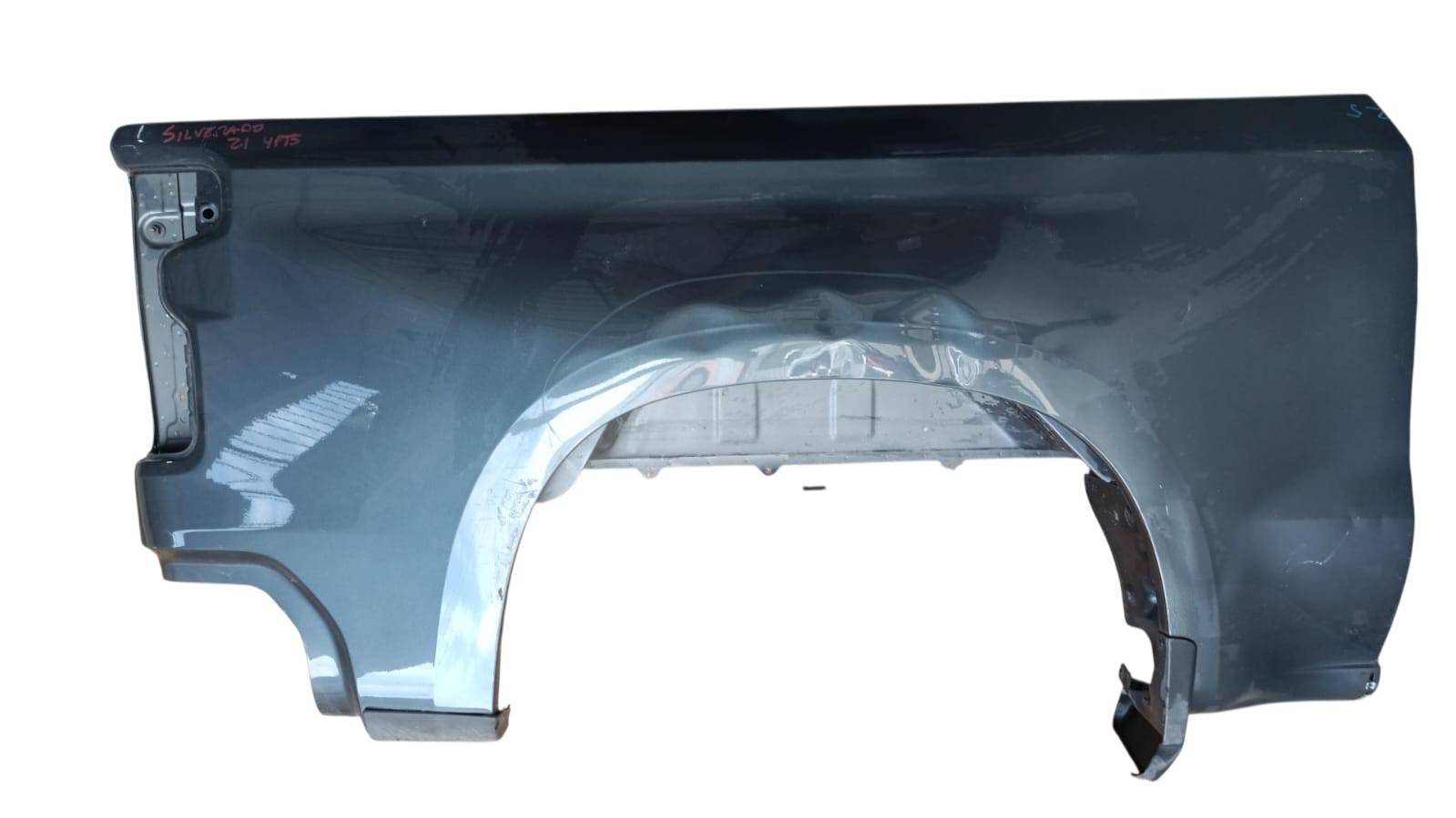 Chevrolet Silverado 2019 - 2024 Costados Laterales Trasera Derecho Usado Original