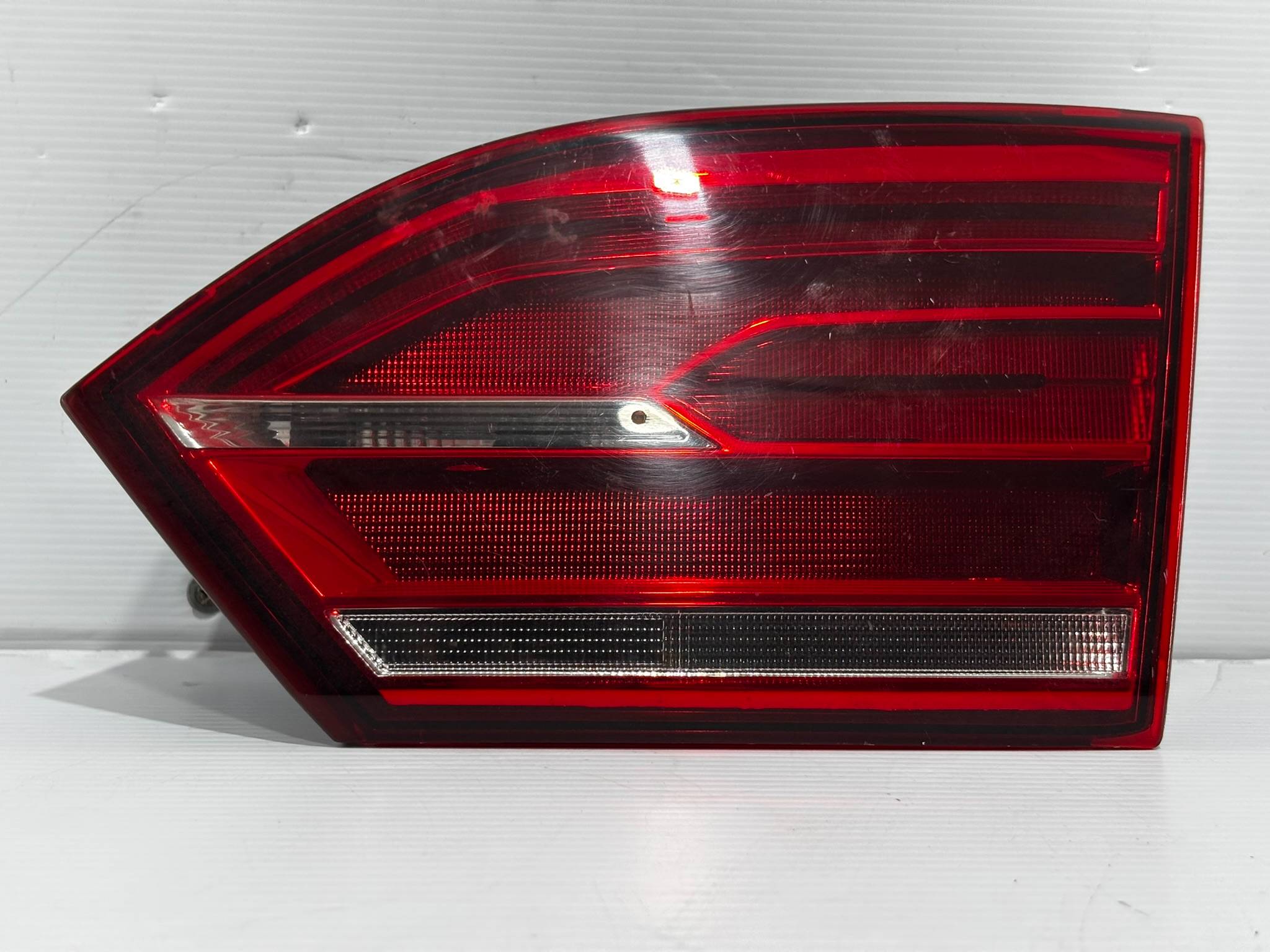 Volkswagen Jetta 2011 - 2018 Intercalavera Derecho Usado Original