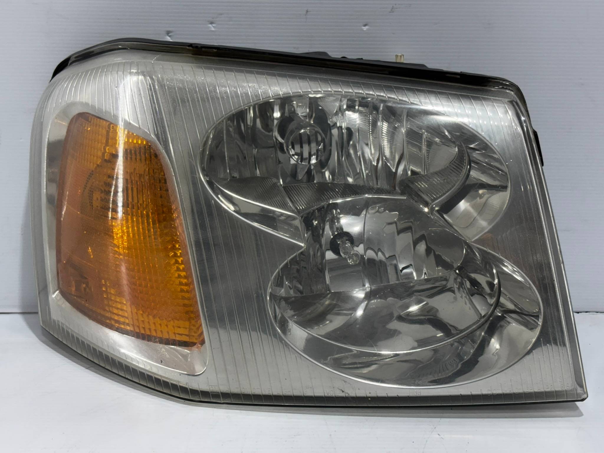 Gmc Envoy 2002 - 2008 Faro Derecho Usado Original