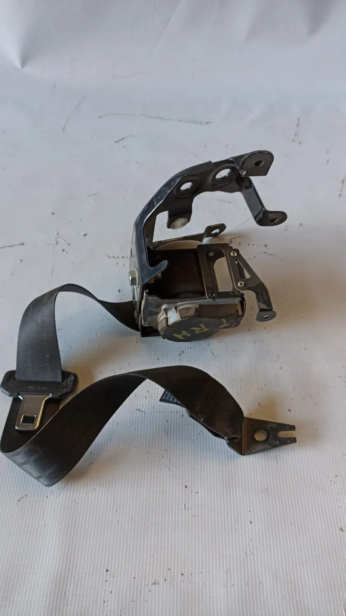 Cinturon Trasero Rh Mazda Cx30 2020-2025