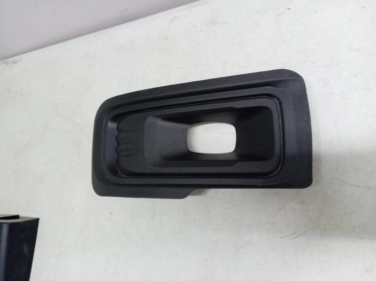 Bisel Faro Niebla Derecha Lobo F150 2024 2025 Negro Derecho