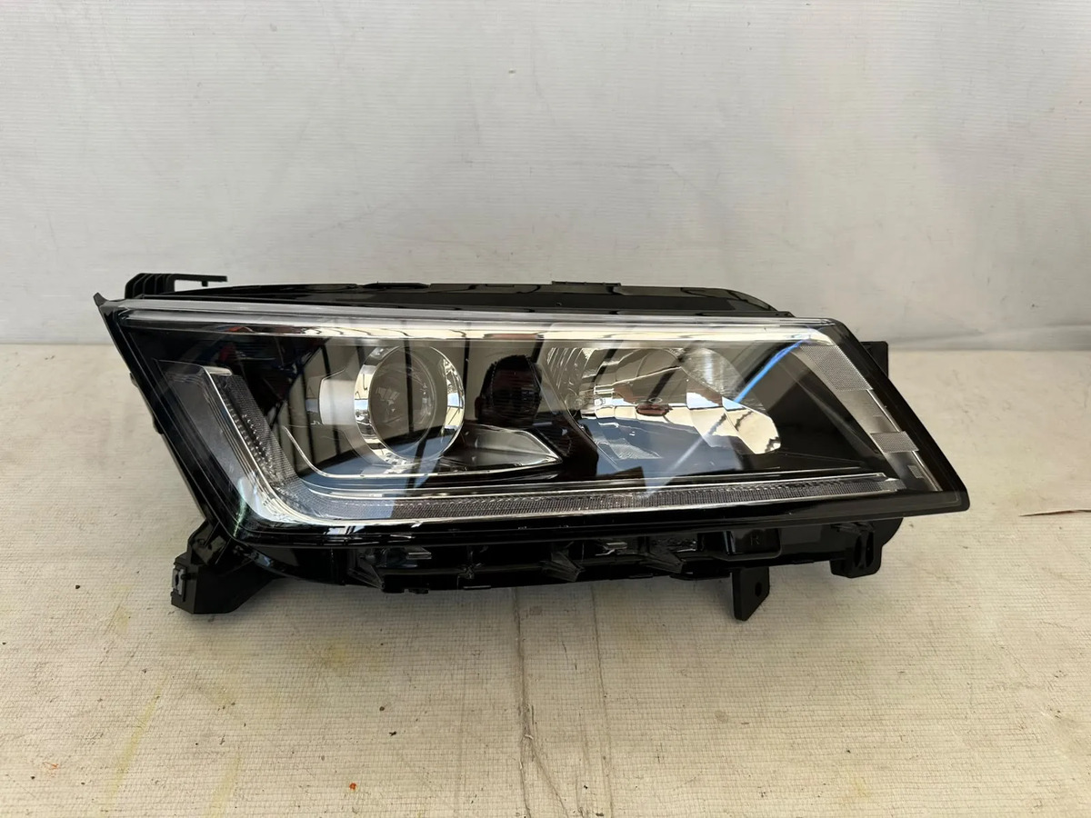 Faro Derecho Chevrolet Aveo 2024 2025 2026 Led 8 Pines Derecho/pasajero