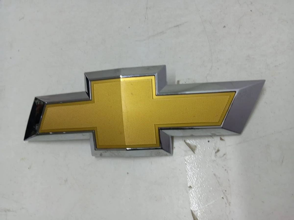 Emblema Parrilla Chevrolet Suburban 2020 Amarillo