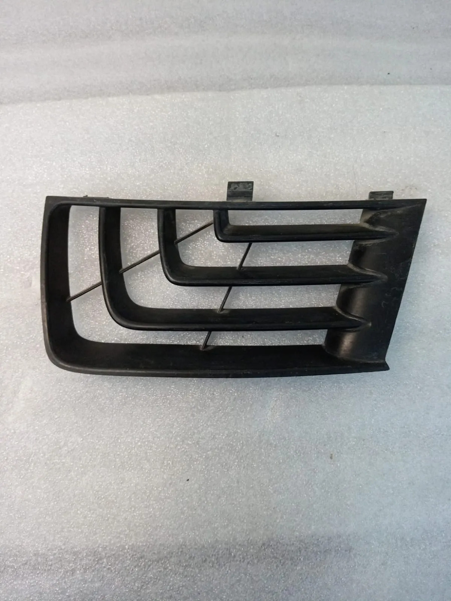 Rejilla Facia Delantera Izq. Renault Sandero Stepway 10/12. Negro Mate