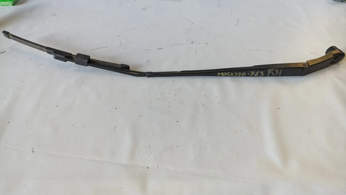 Brazo Limpiaparabrisas Rh C/pluma Mazda Cx-30 2020-2025 Derecho
