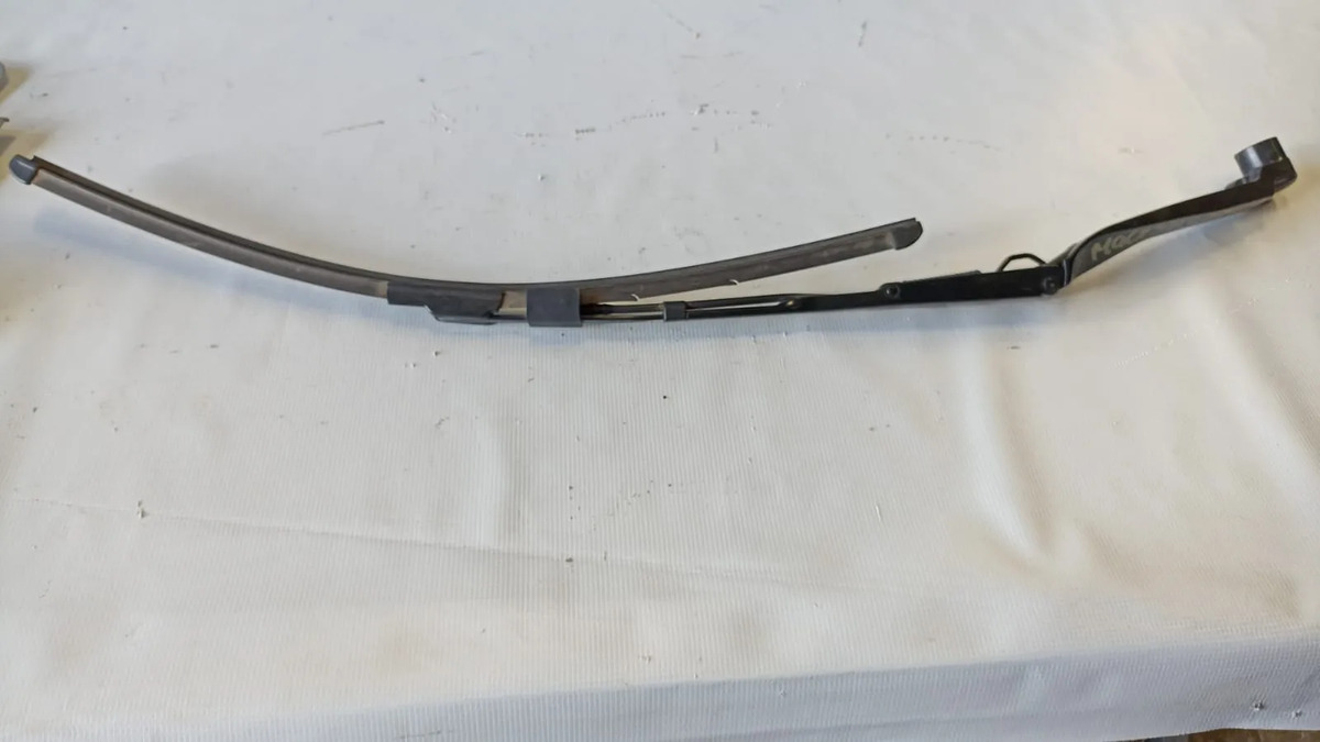 Brazo Limpiaparabrisas C/pluma Mazda Cx-30 2020-2025 Izquierdo