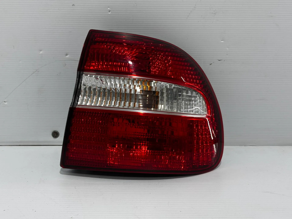 Calavera Volvo V40 1996 1999 2000 2002 2003 2004 Original Derecho/pasajero Rojo