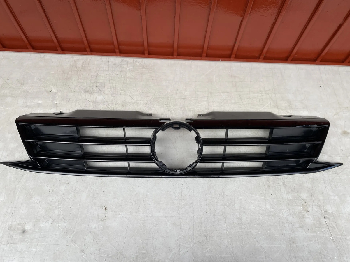 Parrilla Volkswagen Jetta Mk6 2015 2016 2017 2018 Negra Orig Negro Brillante