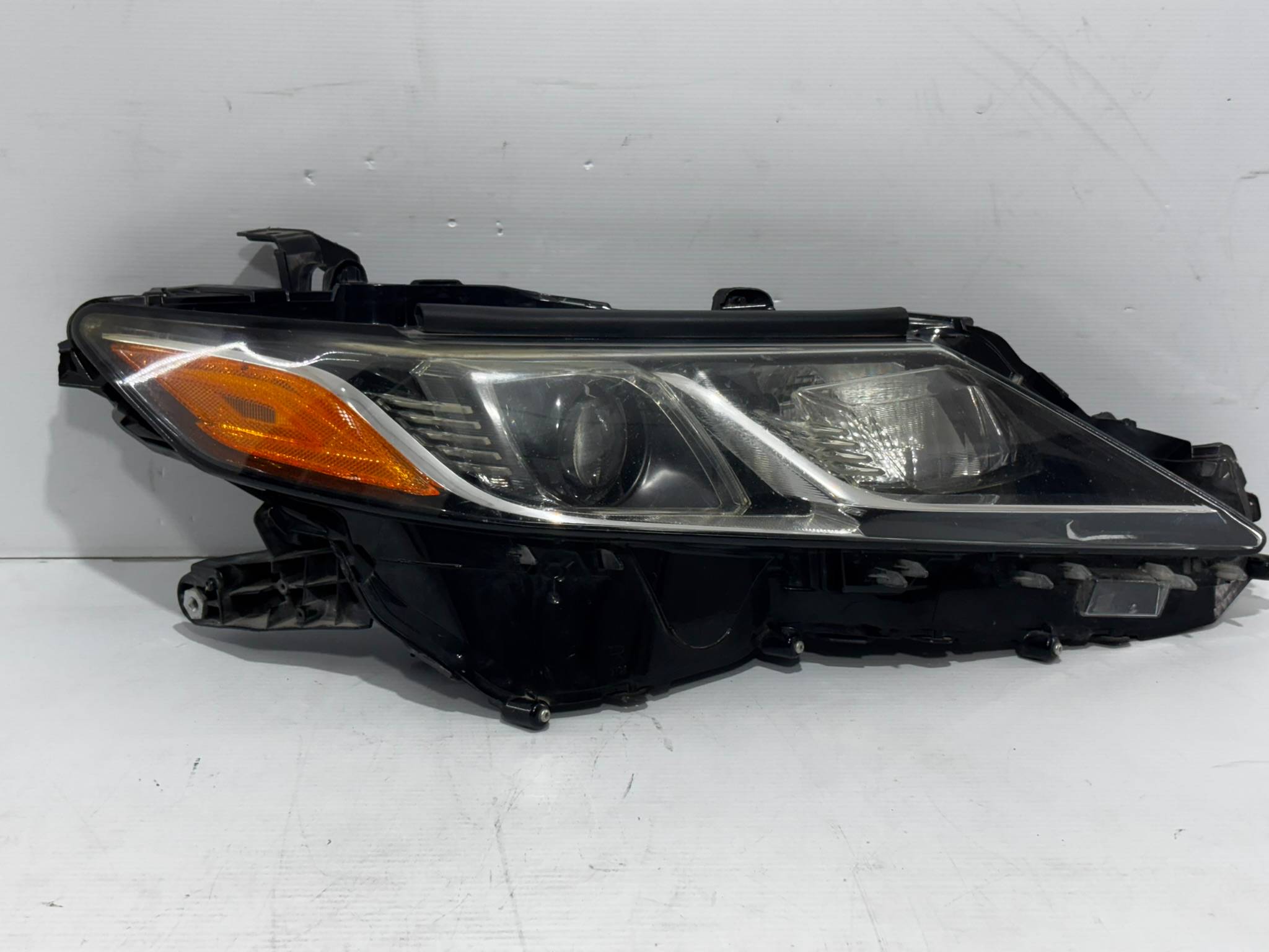 Toyota Camry 2018 - 2024 Faro Derecho Usado Original