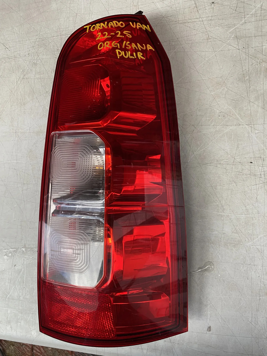 Calavera Derecha Chevrolet Tornado Van 2021 22 23 24 25 2026 Derecho/pasajero Rojo