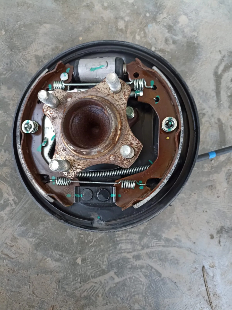 Suzuki Ciaz (15-20) Plato Porta Balatas Traseras Lado Der