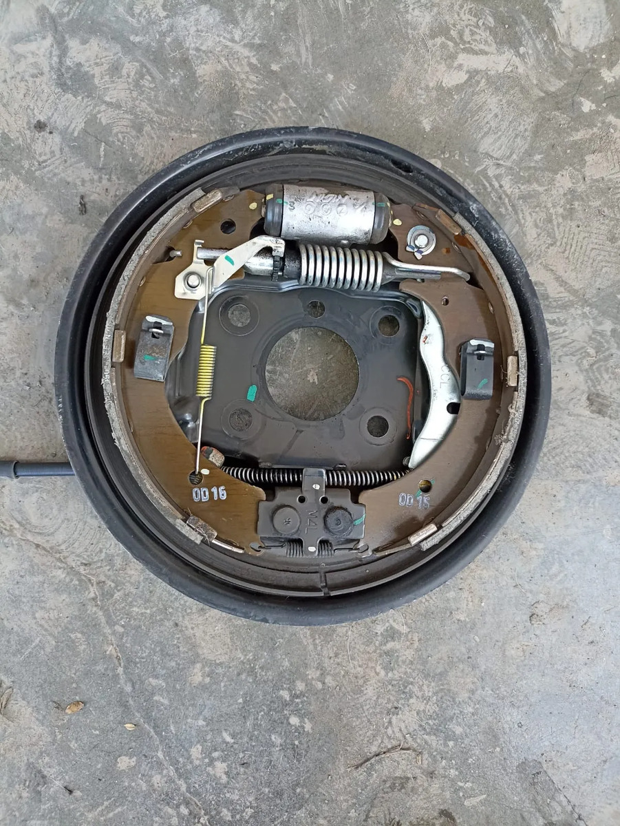 Honda Br-v (18-23) Plato Porta Balatas Traseras Lado Izq
