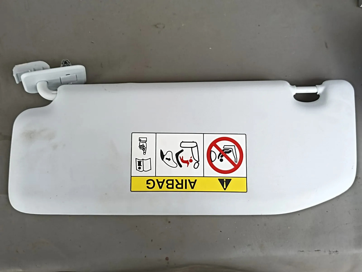 Peugeot 2008 (19-26) Visera Para Sol Lado Derecho