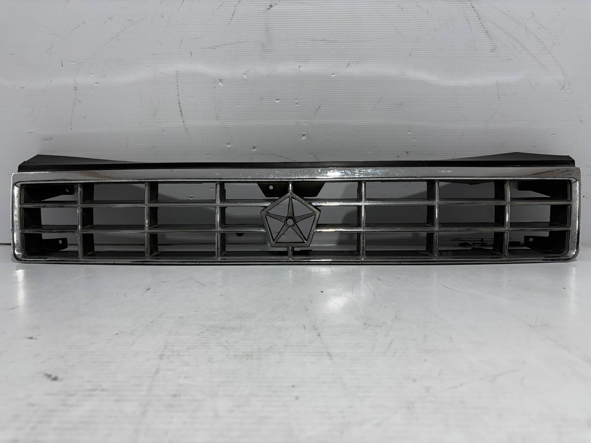 Dodge Shadow 1987 - 1990 Parrilla Usado Original