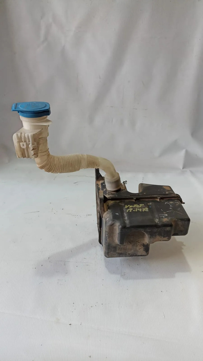 Depósito De Limpiaparabrisas C/motor Vw Jetta Mk7 1.4t 19-26 Negro