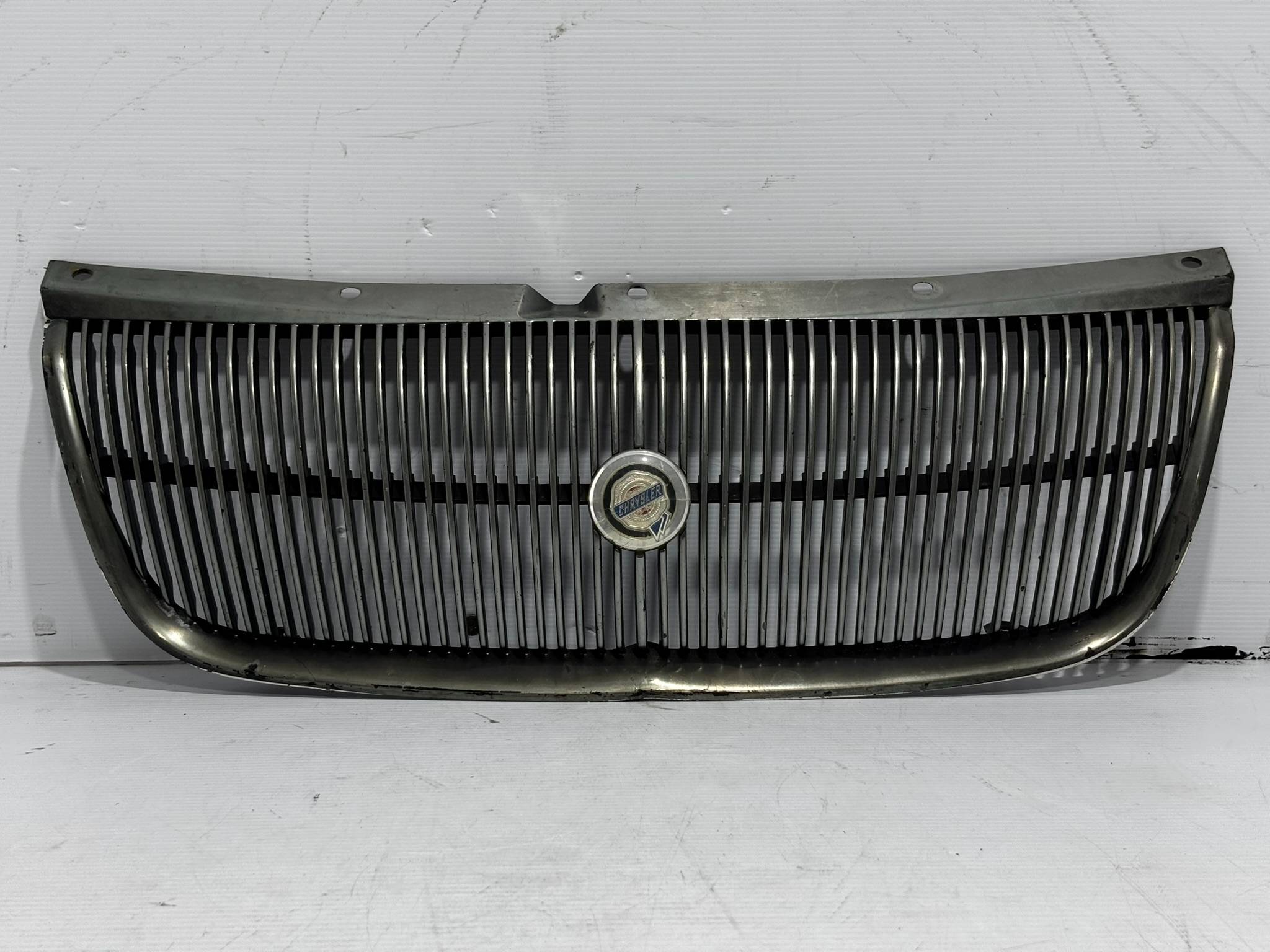 Chrysler Cirrus 1995 - 1998 Parrilla Delantera Usado Original
