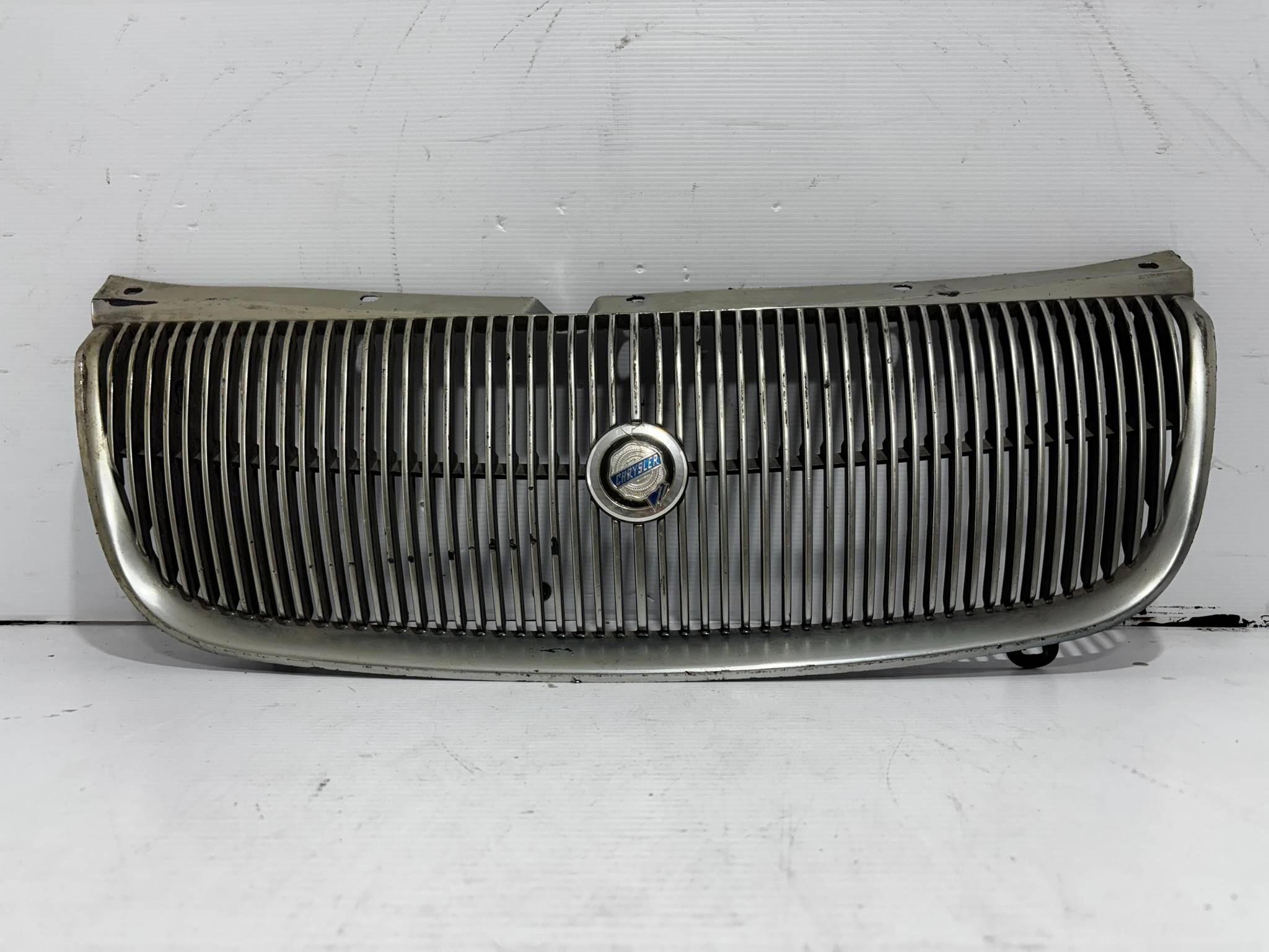 Chrysler Cirrus 1995 - 1998 Parrilla Delantera Usado Original
