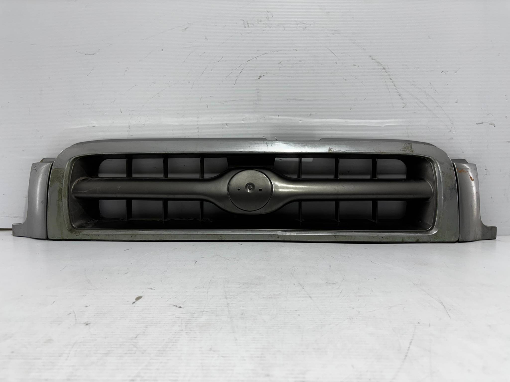 Nissan Pathfinder 1999 - 2002 Parrilla Delantera Usado Original