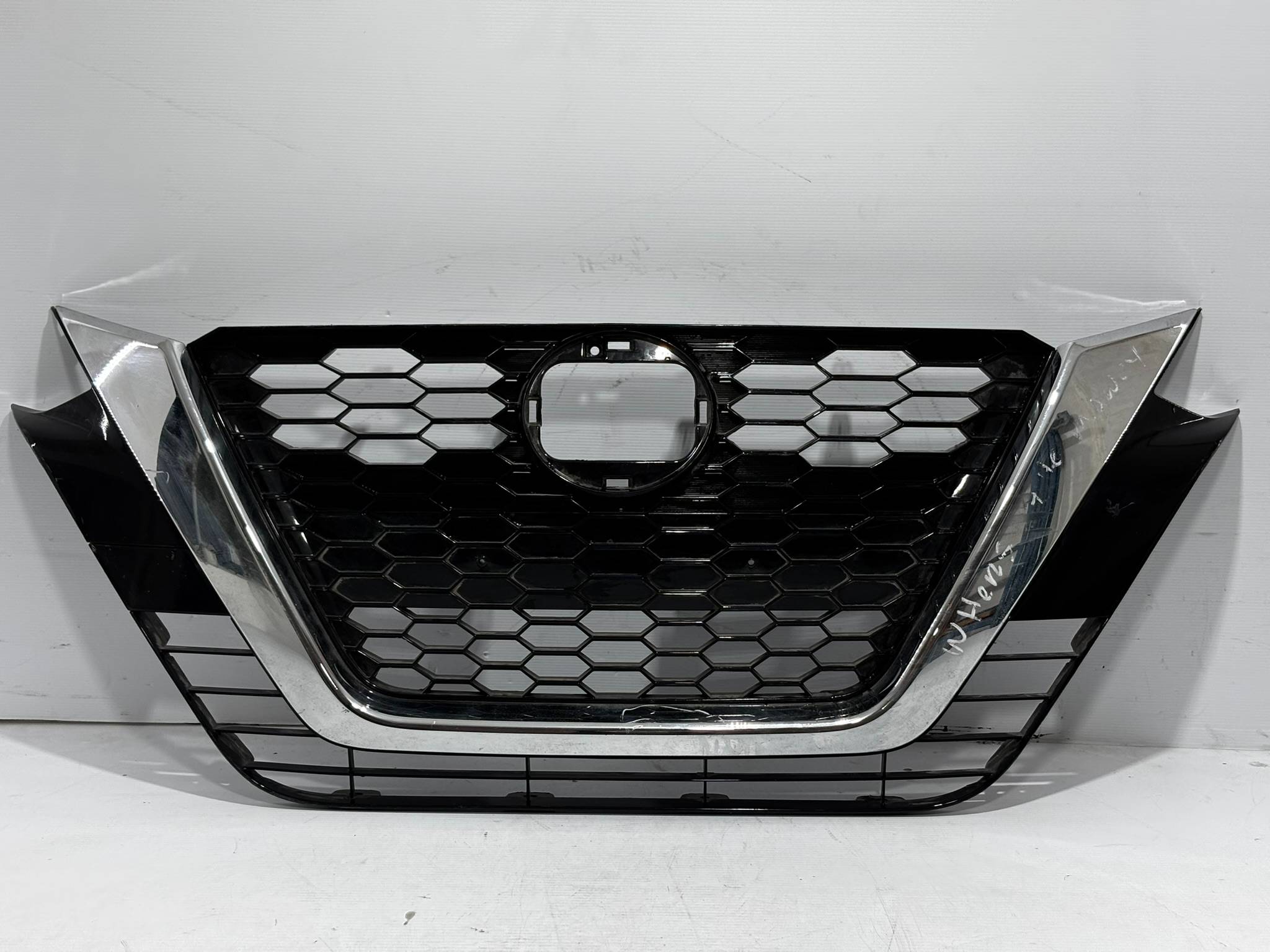 Nissan Altima 2019 - 2022 Parrilla Delantera Usado Generico