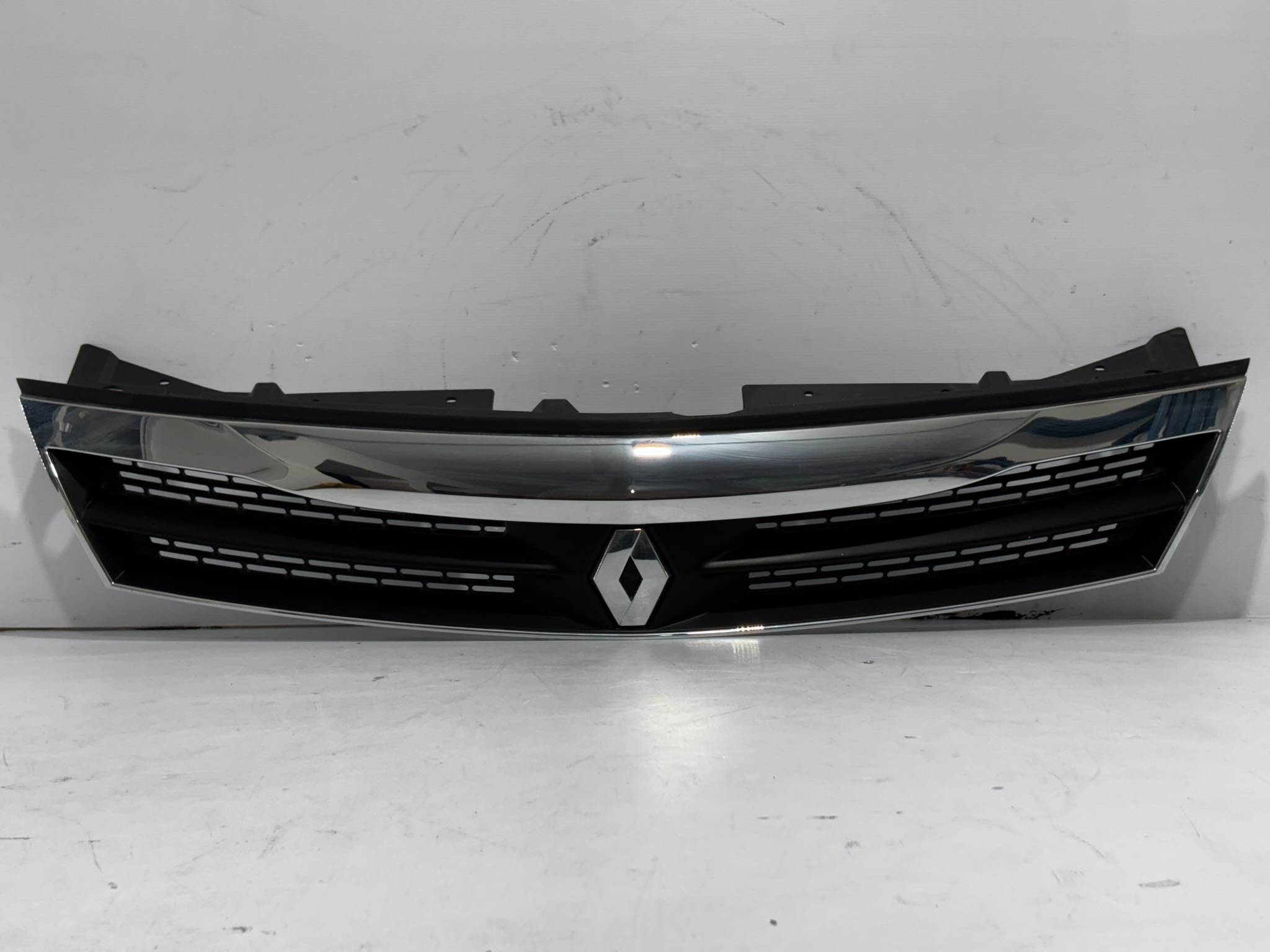 Renault Safrane 2008 - 2010 Parrilla Delantera Usado Original