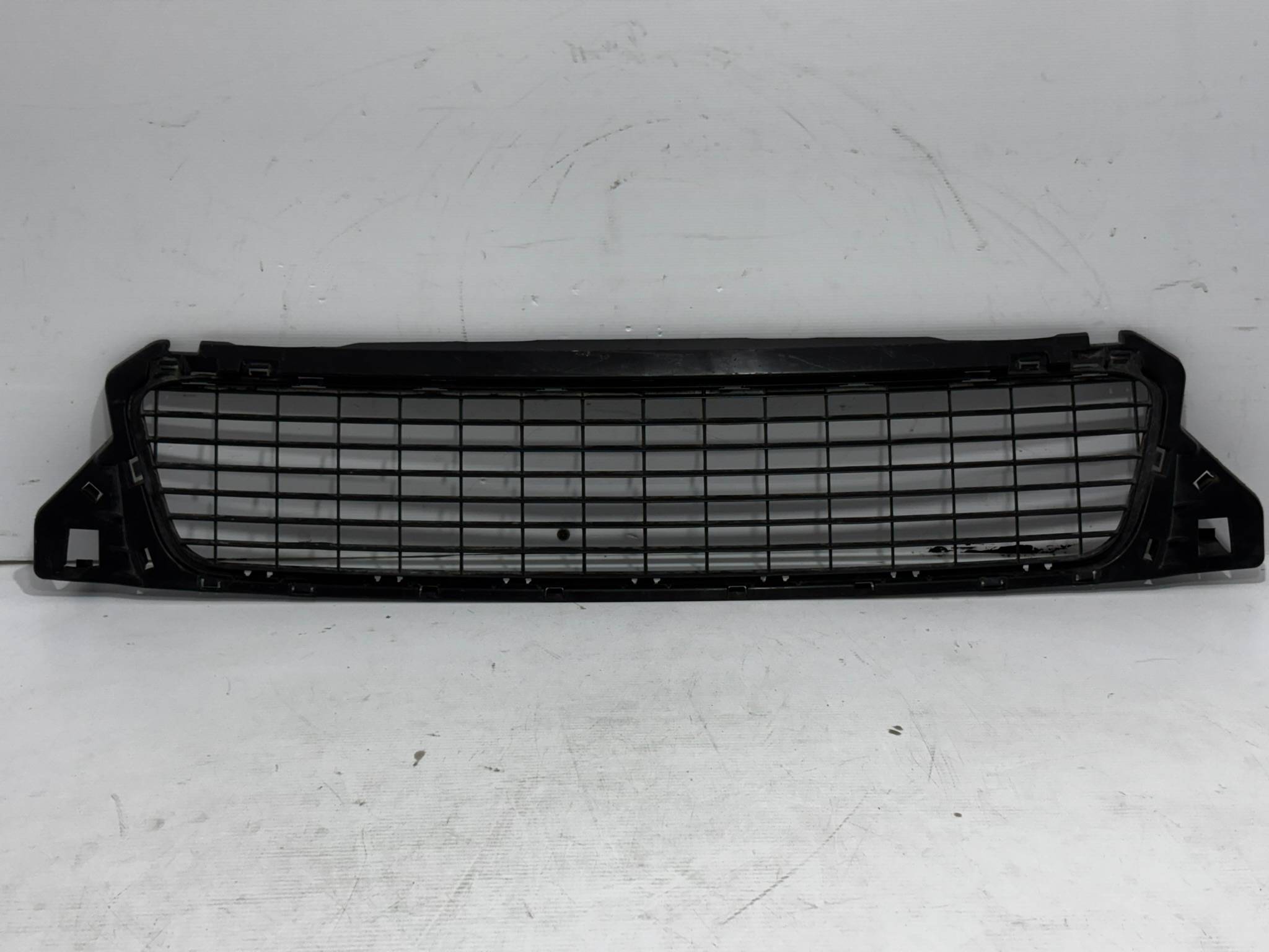 Renault Duster 2012 - 2015 Parrilla Delantera Usado Original