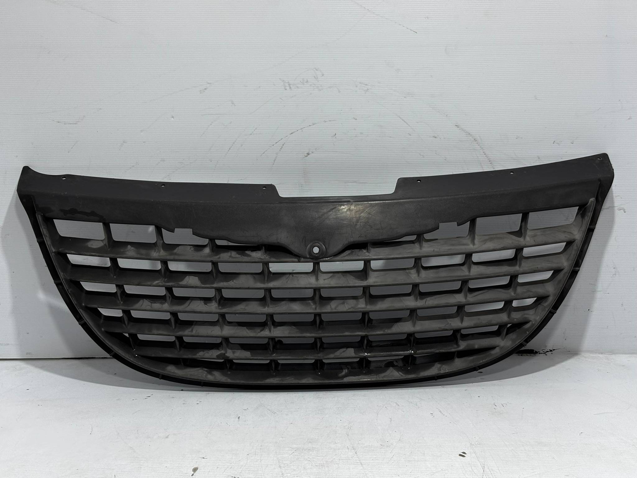 Chrysler Voyager 2001 - 2007 Parrilla Delantera Usado Original