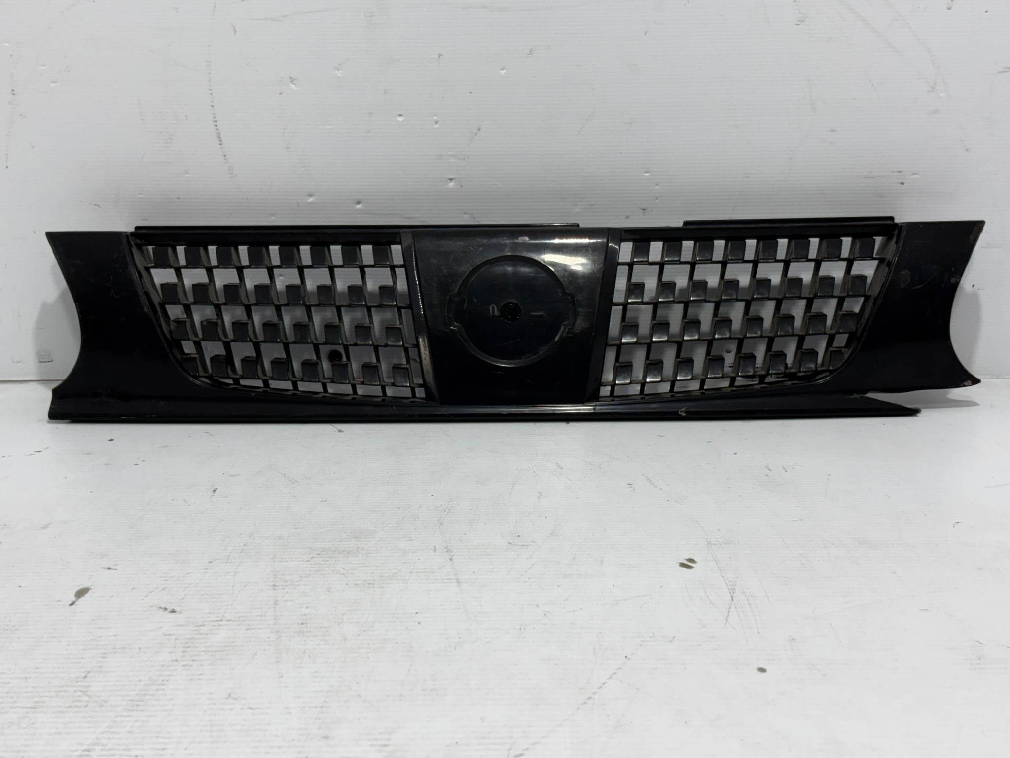 Nissan Tsuru 2007 - 2017 Parrilla Delantera Usado Original