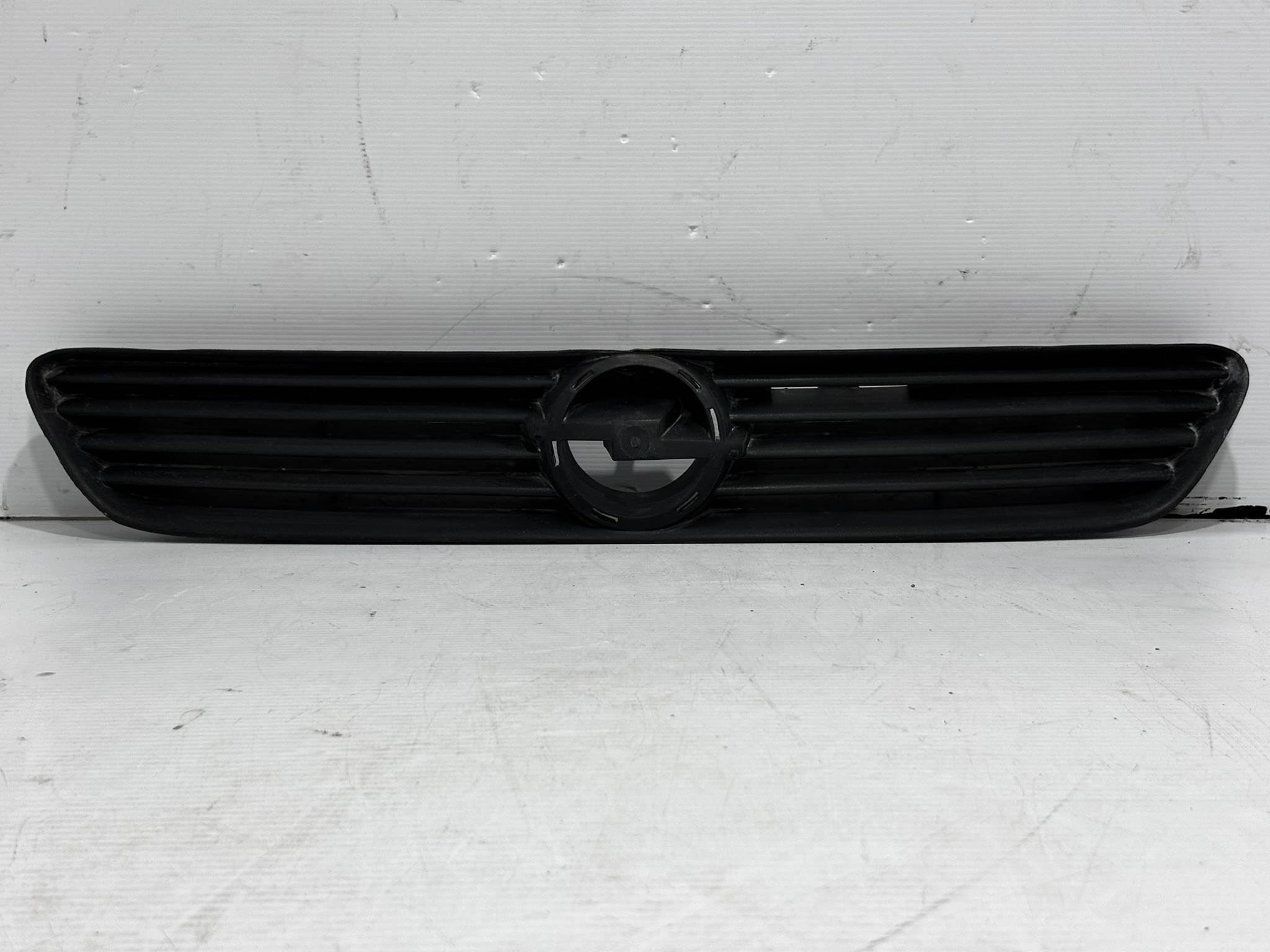 Chevrolet Astra 2000 - 2003 Parrilla Delantera Usado Generico