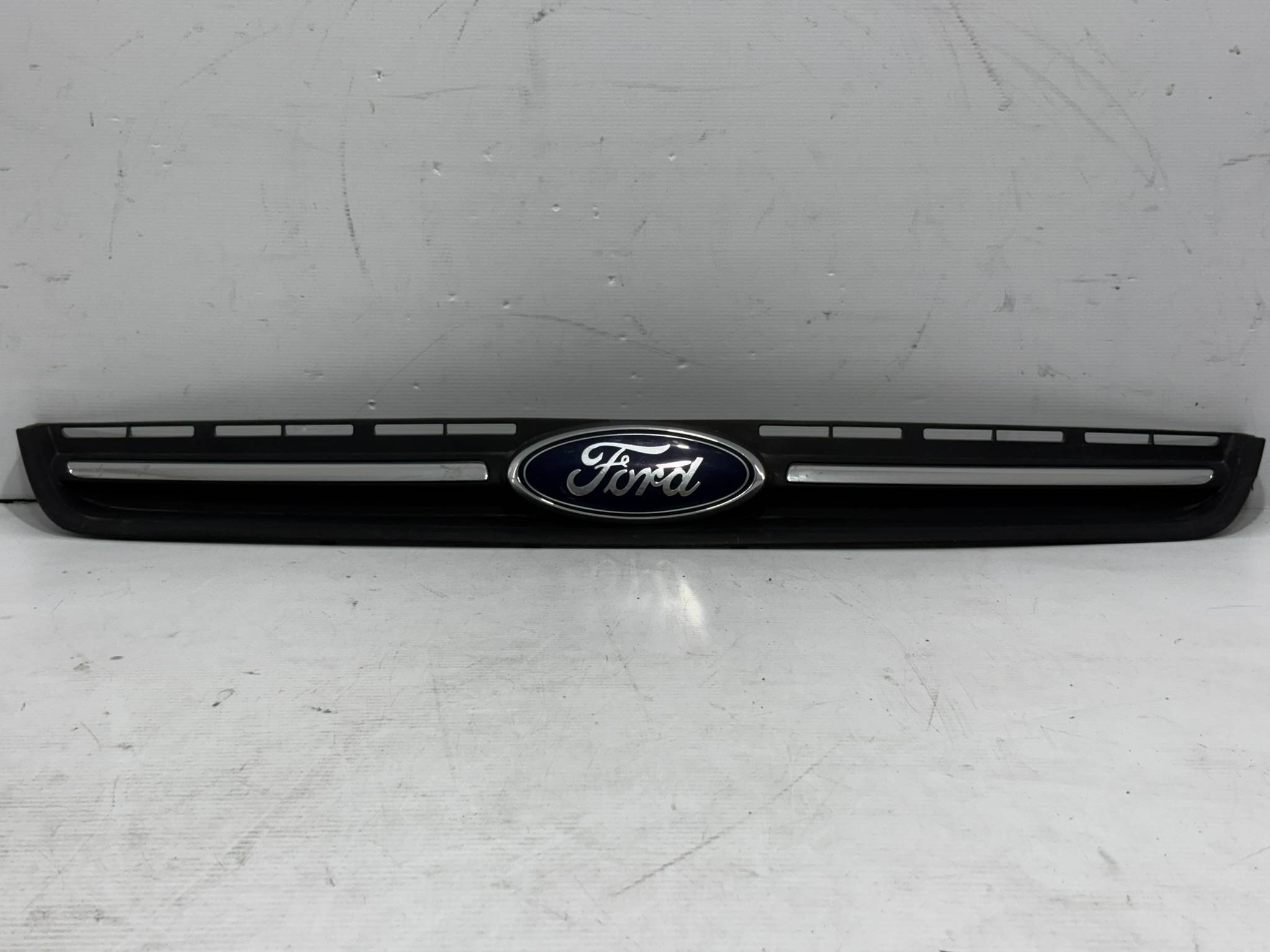 Ford Escape 2013 - 2016 Parrilla Delantera Usado Original