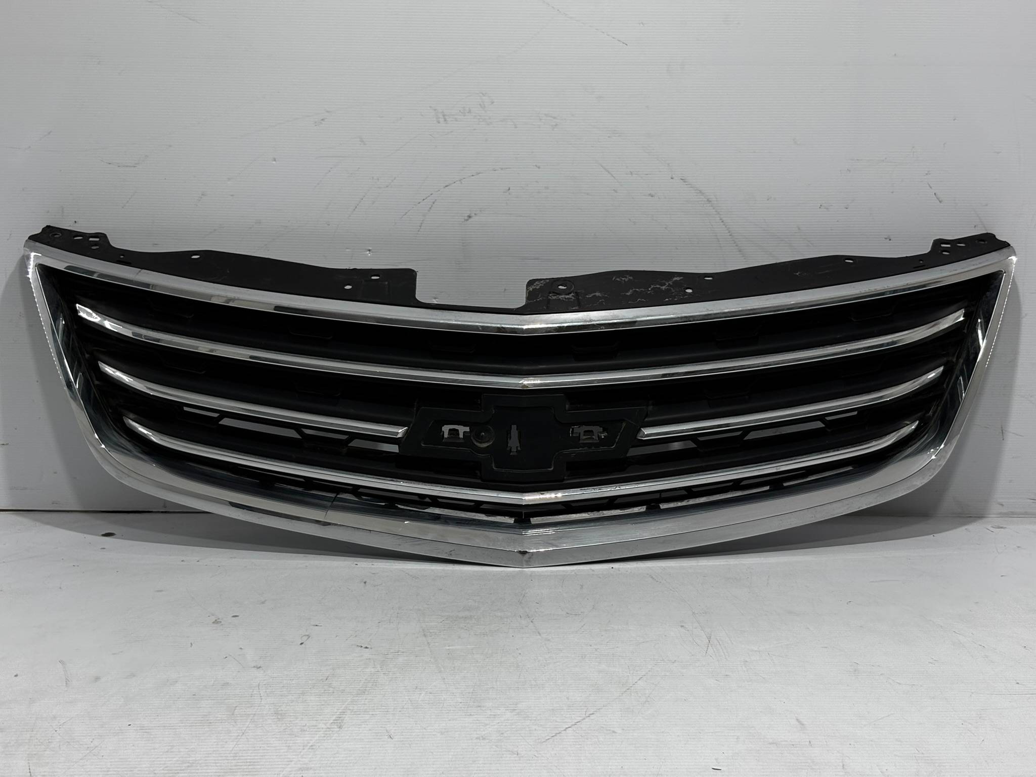 Chevrolet Traverse 2013 - 2017 Parrilla Delantera Usado Original
