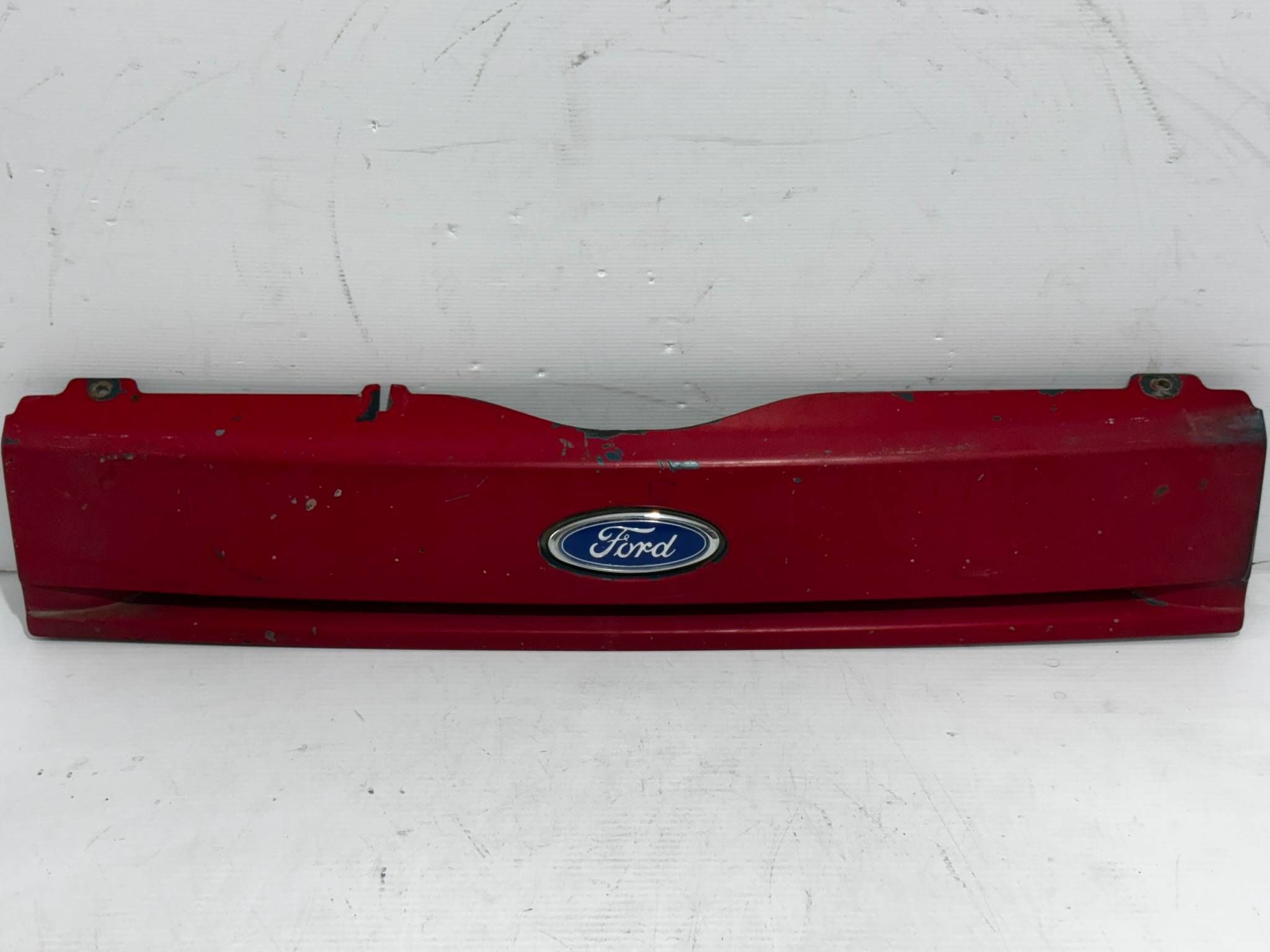 Ford Topaz 1992 - 1994 Moldura para Cajuela Trasera Usado