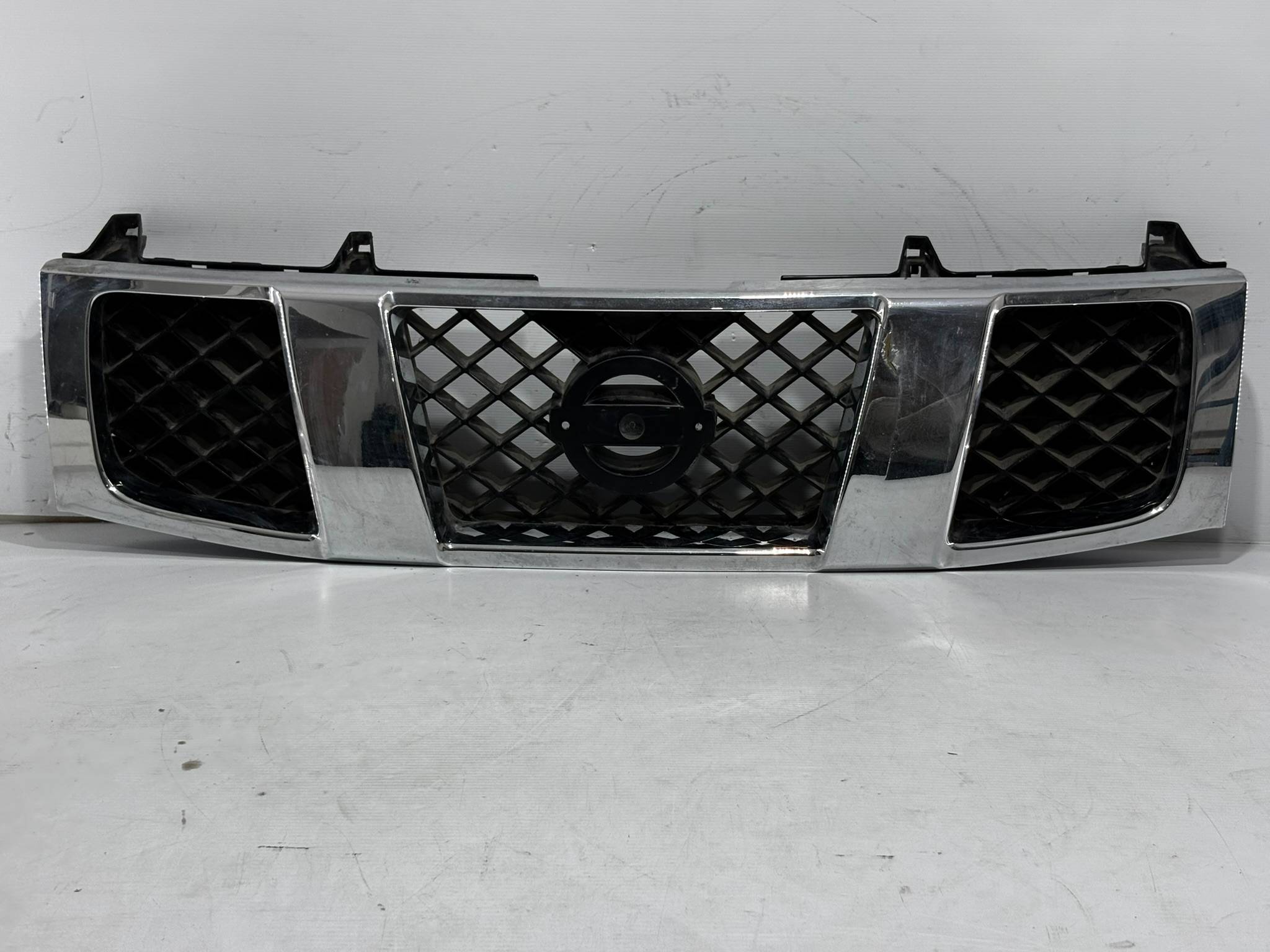 Nissan Titan 2006 - 2011 Parrilla Delantera Usado Original