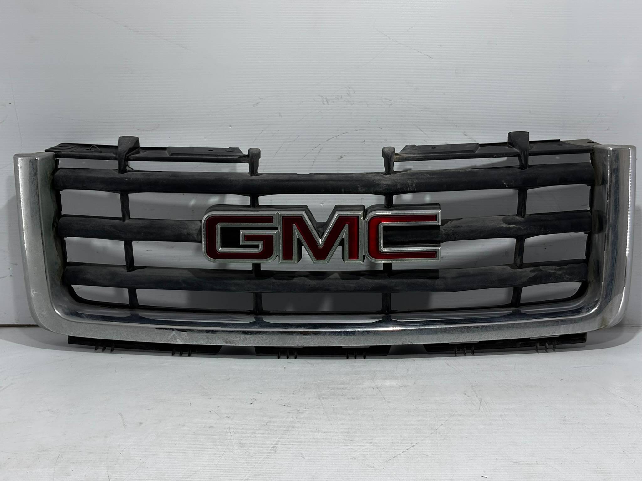 Gmc Sierra 2010 - 2012 Parrilla Delantera Usado Original