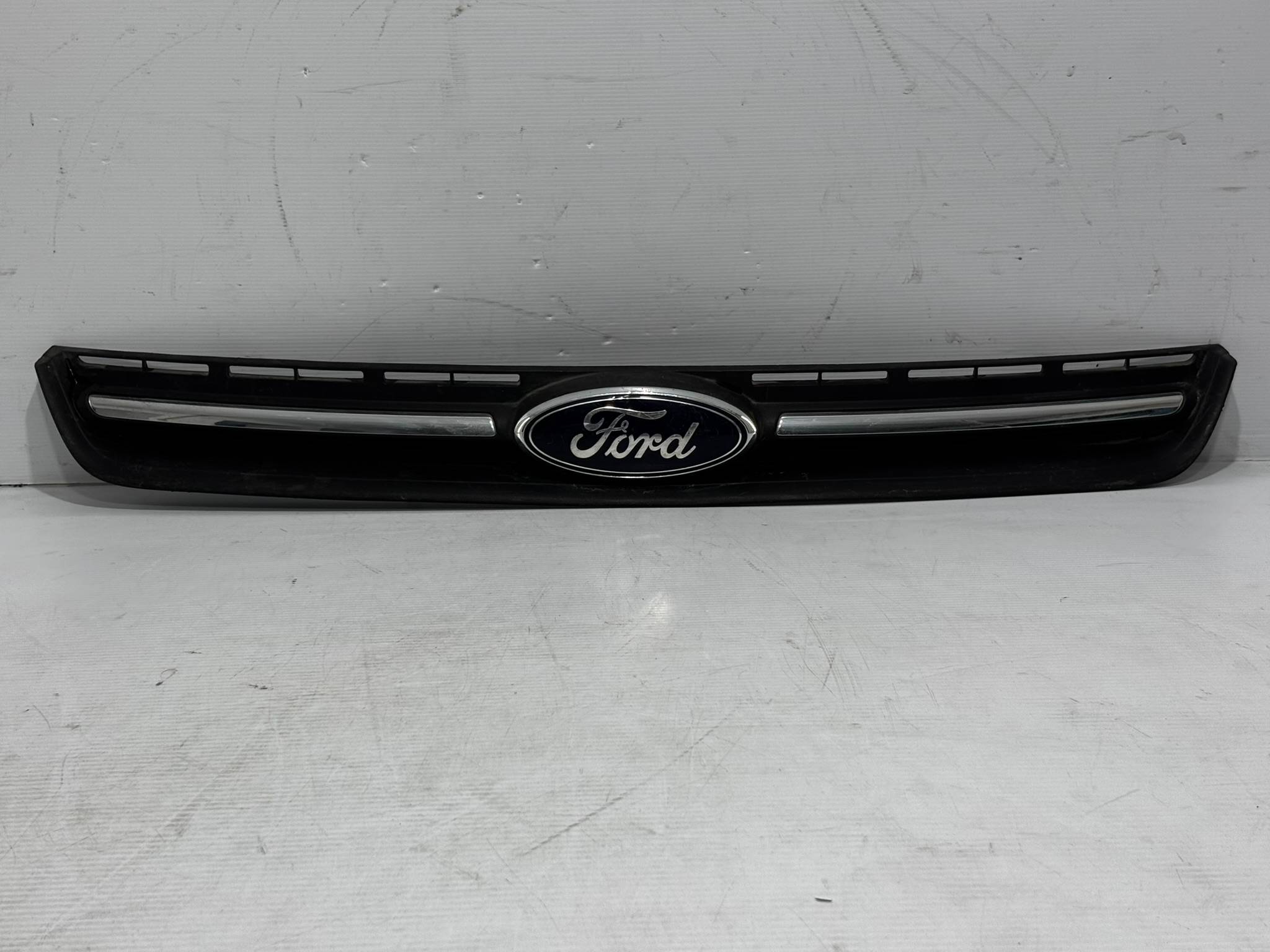 Ford Escape 2013 - 2016 Parrilla Delantera Usado Original