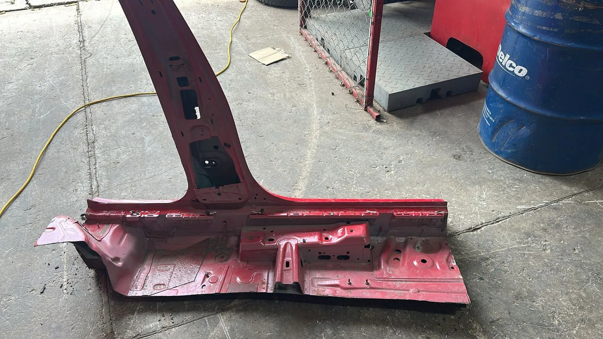 Estribo Lateral Lh  Lamina Vw Jetta 2019-2026 1.4l Mk7 Turbo Rojo