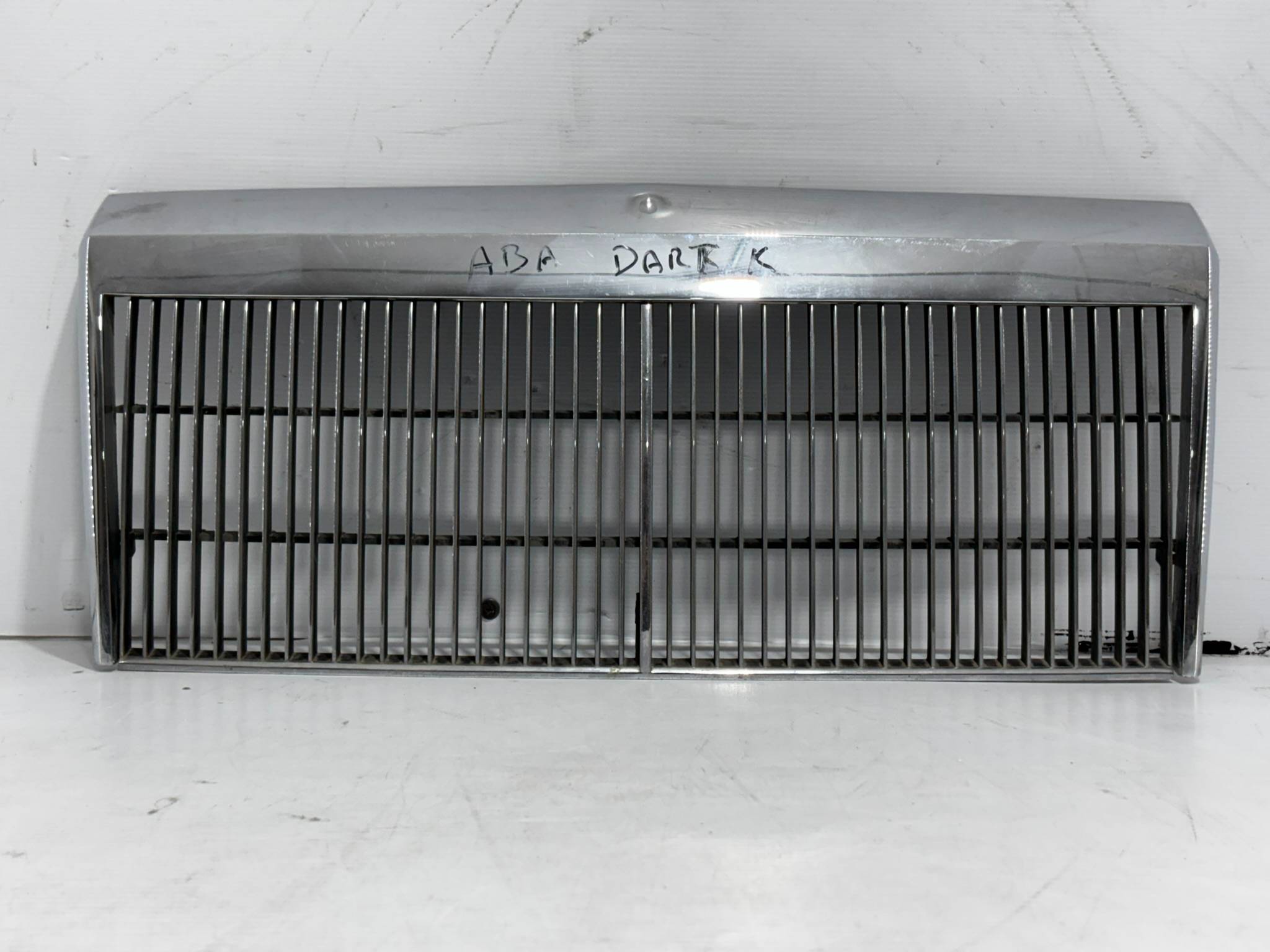 Chrysler Lebaron 1977 - 1985 Parrilla Delantera Usado Original
