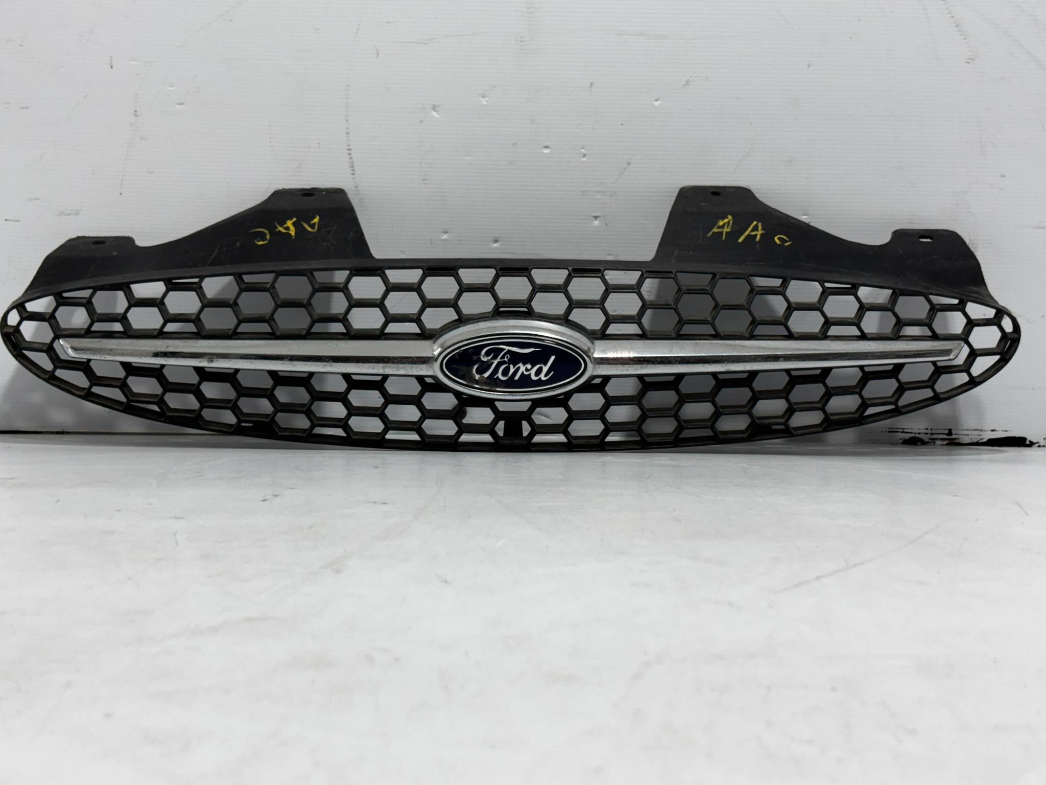 Ford Taurus 2000 - 2002 Parrilla Delantera Usado Original