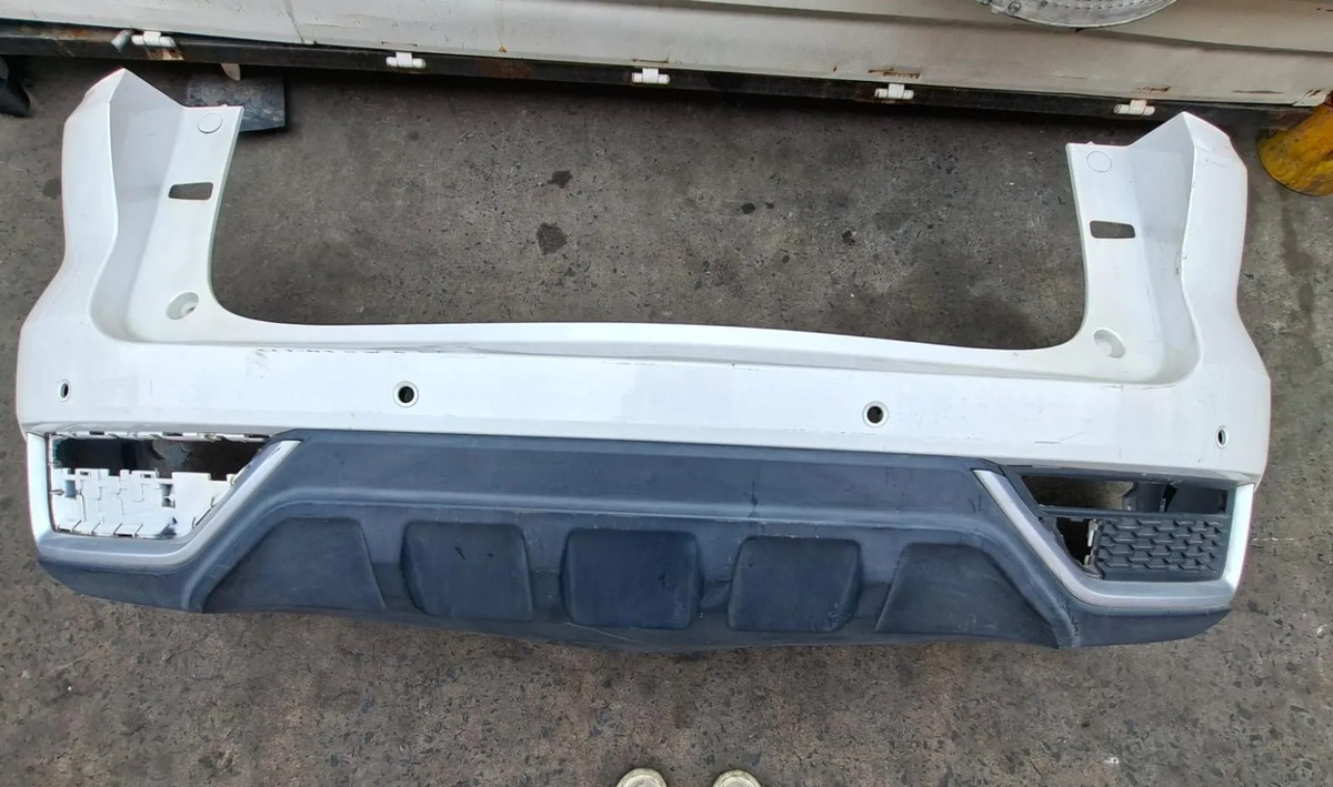 Facia Trasera Deford Territory 2023-2025 2 Usada Original