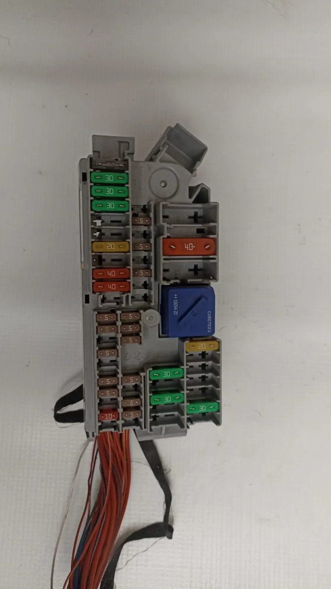 Caja De Fusibles Interna Bmw X3 2.0 2019-2024 Usada (2)