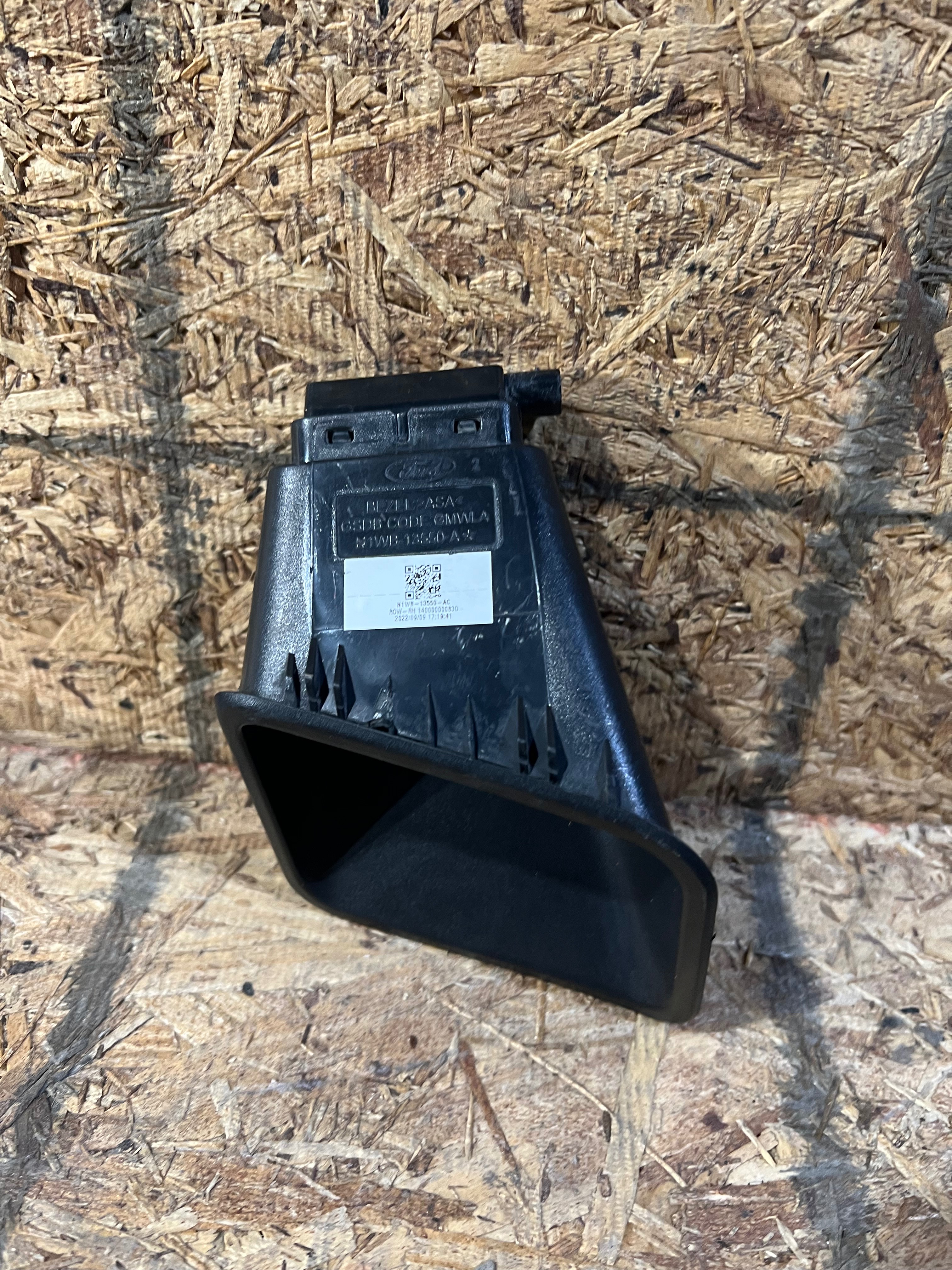 Ford Ranger 2023 - 2025 Luces de Placas Usado Original