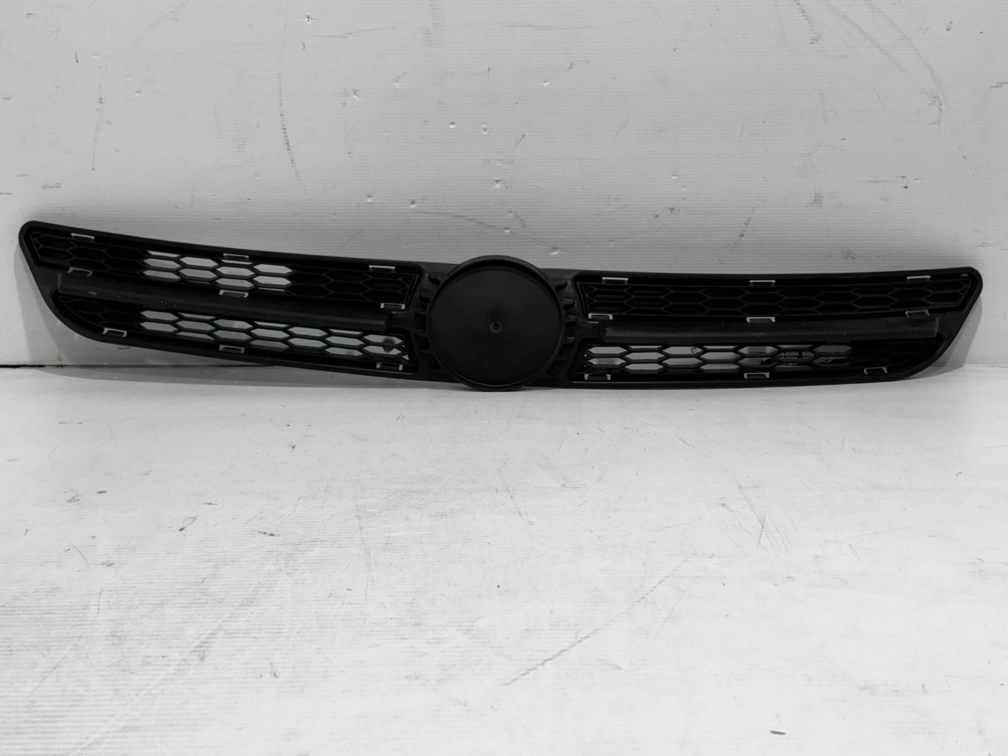 Volkswagen Gol 2009 - 2013 Parrilla Delantera Usado Original