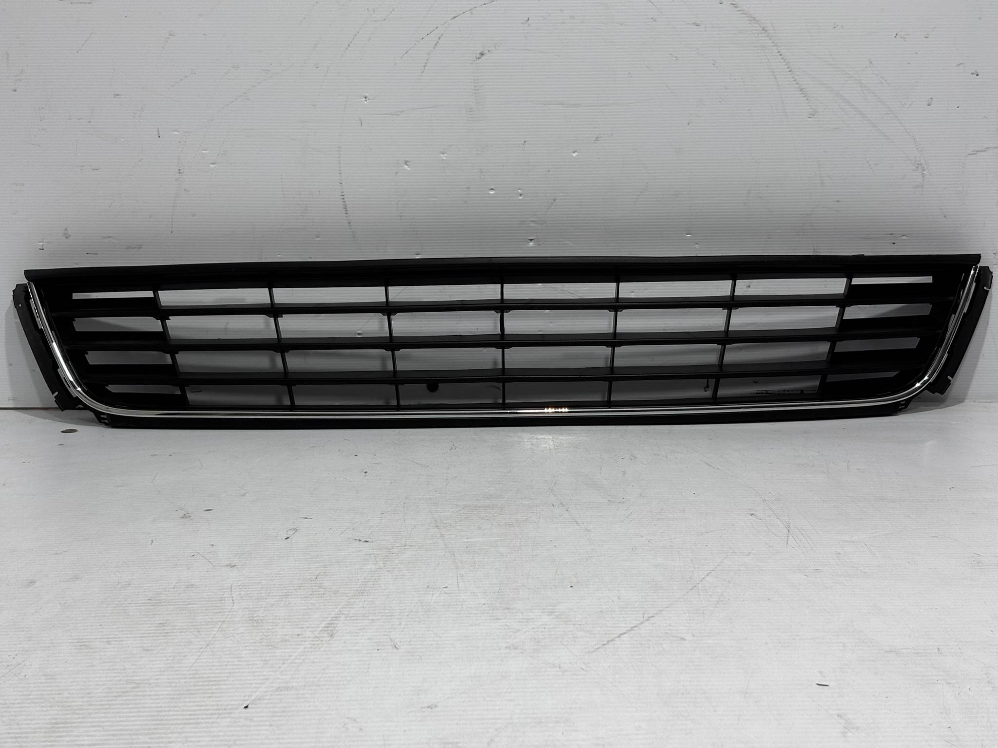 Volkswagen Vento 2014 - 2015 Parrilla Delantera Usado Generico