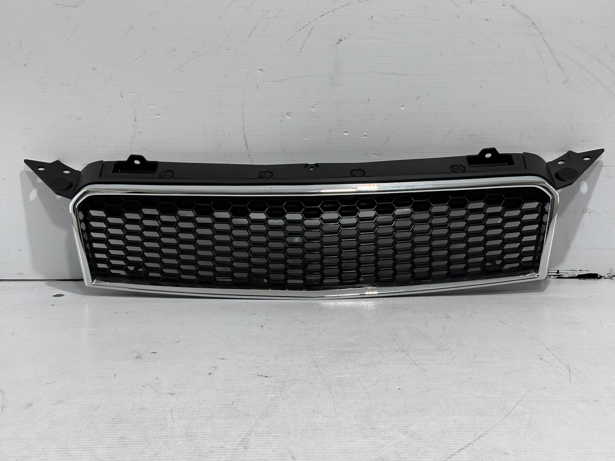 Chevrolet Aveo 2012 - 2017 Parrilla Delantera Usado Generico