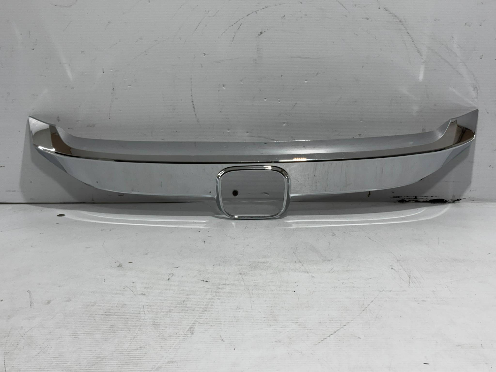 Honda Civic 2016 - 2021 Moldura Delantera Usado Generico