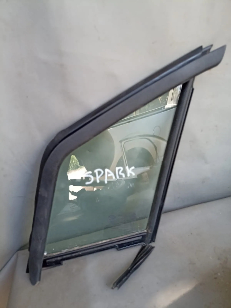 Chevrolet Spark (11-16) Aleta De Vidrio Puerta Delantera Der