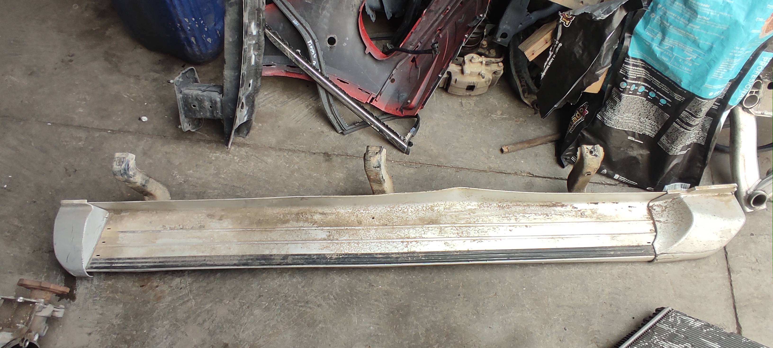 Mitsubishi L200 2016 - 2019 Estribo Izquierdo Usado Original