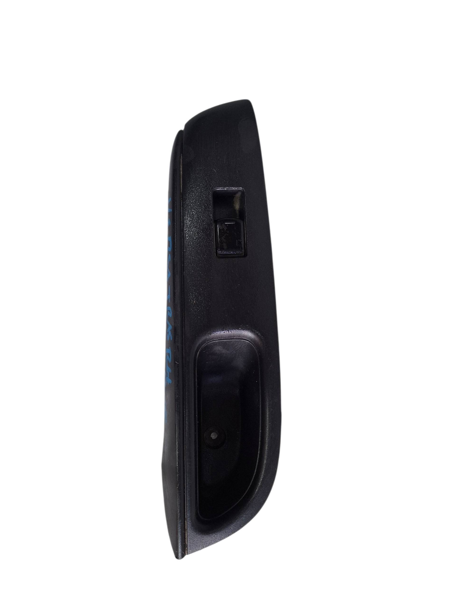 Nissan Versa 2012 - 2018 Control de puerta Trasera Derecho Usado Original
