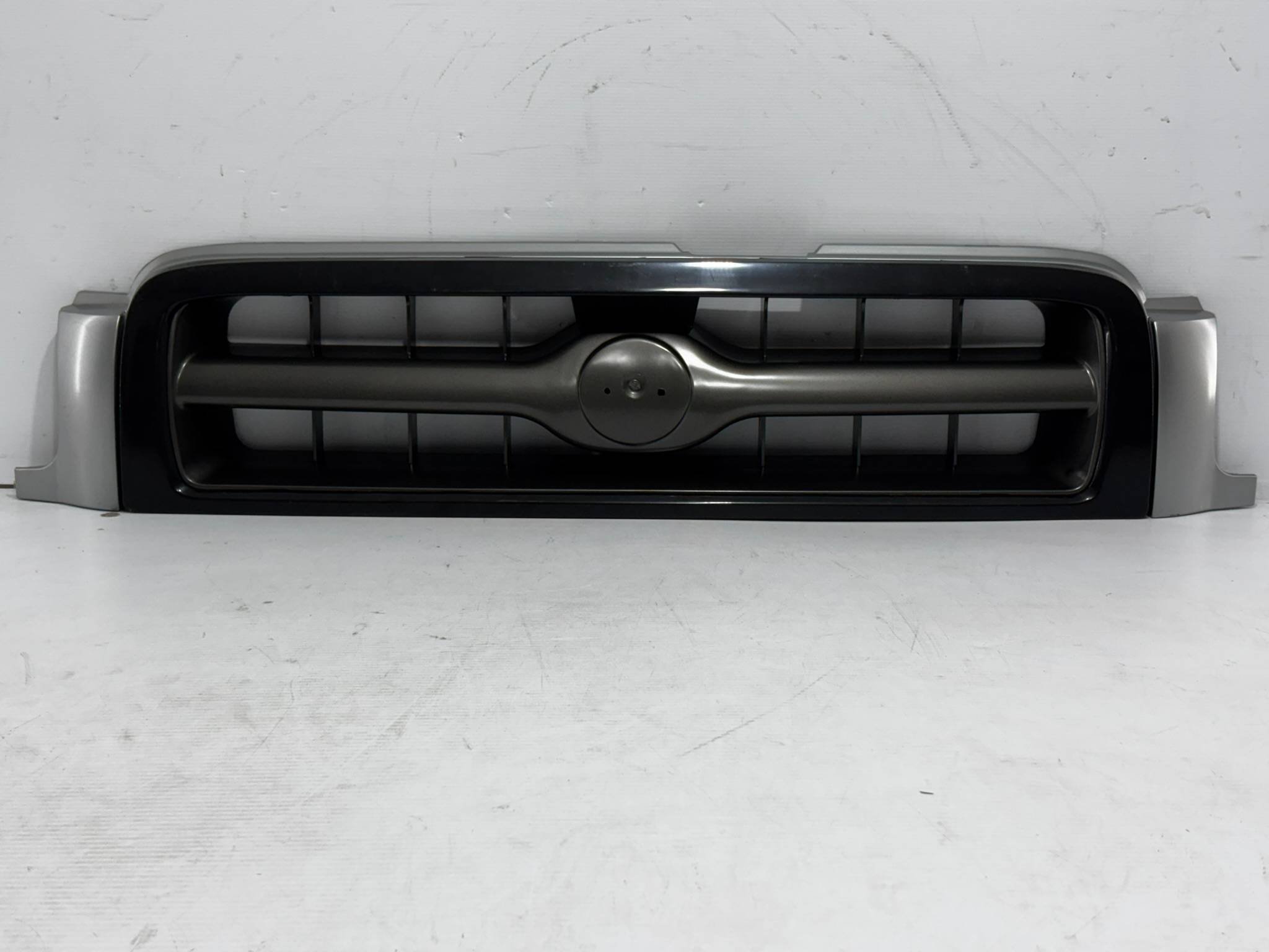 Nissan Pathfinder 1999 - 2002 Parrilla Delantera Usado Generico