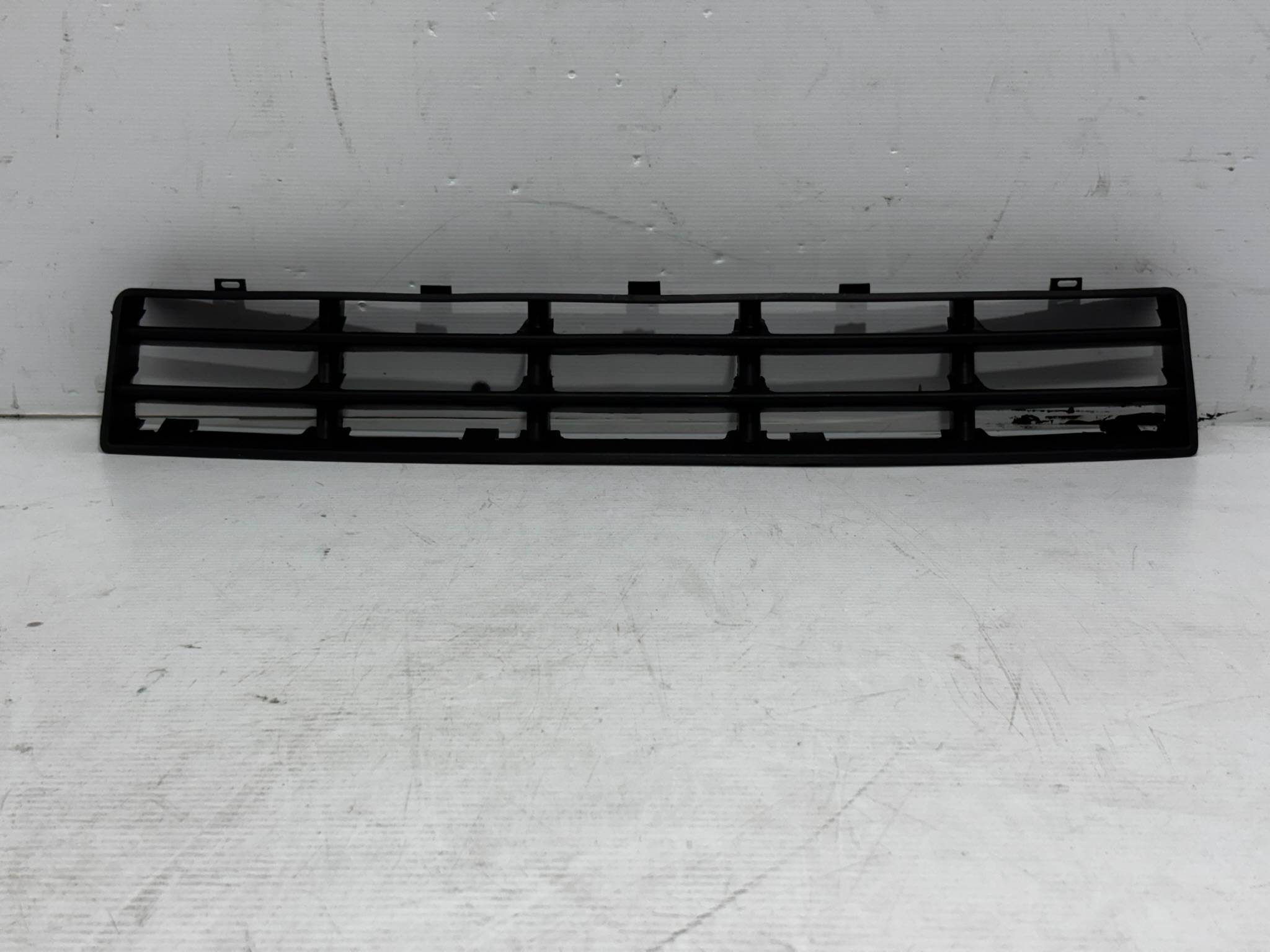 Volkswagen Golf 2000 - 2007 Parrilla Delantera Usado Generico